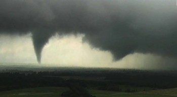 Continua il forte maltempo nell’America settentrionale: molti i danni causati da un tornado ad Arecibo