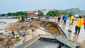 Le alluvioni in Sudafrica lasciano le cicatrici: sono ancora 87 i dispersi a distanza di due mesi