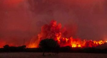 Continuano gli incendi in Sardegna: si fa sempre più grave la situazione