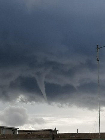 Maltempo in Sicilia: segnalato un tornado a Milazzo, nel Messinese